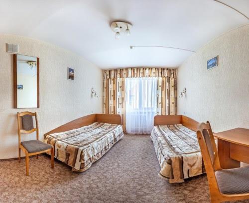 Nic8,5-8S Hotel Poznan Bagian luar foto